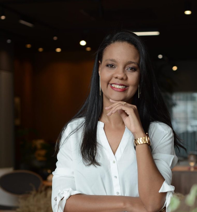 Viviane Silva, psicóloga TCC, atendimento para adultos e crianças