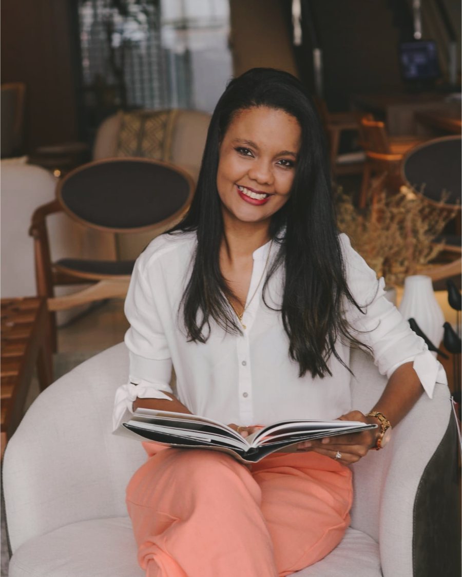 Viviane Silva, psicóloga CRP 03/25528, em atendimento